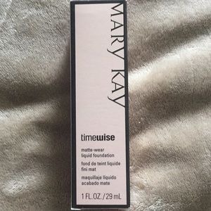 Mary Kay matte wear foundation in beige 5